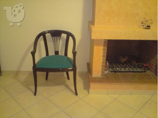 ΤΡΑΠΕΖΑΡΙΑ ΜΕ 6 ΚΑΡΕΚΛΕΣ ΚΑΙ ΜΙΑ ΠΟΛΥΘΡΟΝΑ